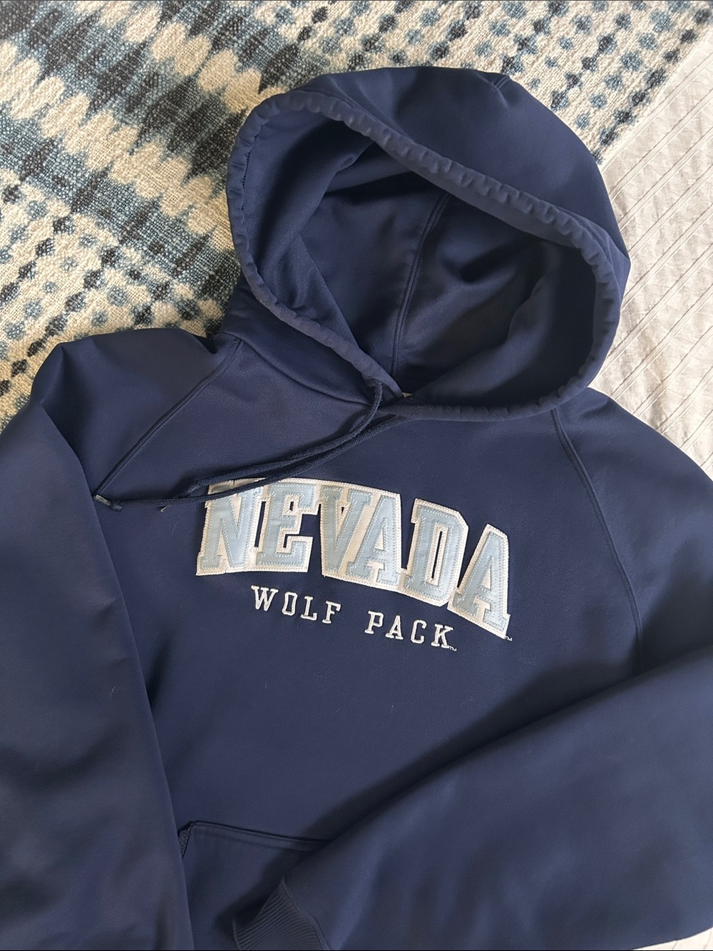 Nevada Wolf Pack Under Armour Hoodie - Size Medium